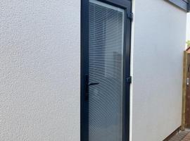 Modern Spacious Annex -Ground Floor, apartment in Brightlingsea