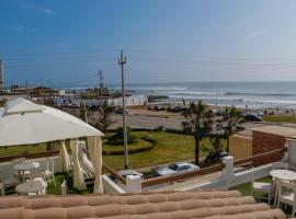 Hospedaje Nuna - Playa Huanchaco, hotel in zona Aeroporto Internazionale Capit&aacute;n Carlos Mart&iacute;nez de Pinillos - TRU, Huanchaco