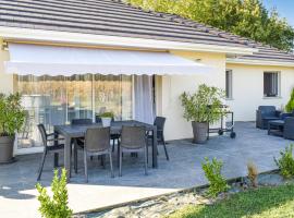 Lovely Home In Rivehaute With Wifi, hotel com piscinas em Coueilles
