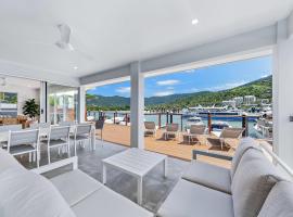 Cove 18 - Luxury beach house, luxury hotel in Airlie Beach