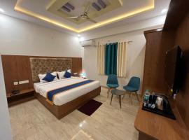 बंगलुरू में, होटल NP Royal INN
