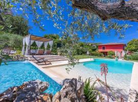 La Casa Fra gli Ulivi - Piscina e natura, relax vicino al mare tra Cinque Terre e Toscana, guest house in Monte Marcello