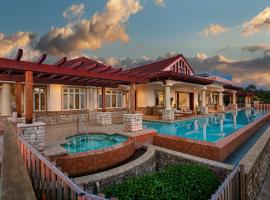 Luxury Kona Mansion - Infinity Pool & Epic Views, отель с бассейном в городе Каилуа-Кона