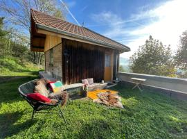 Jolie cabane avec jacuzzi pour les amoureux de la nature、Tullinsの格安ホテル