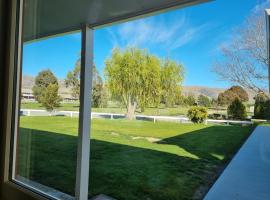 Home Away from Home - Waitaki Lakes Apartment A5, hotel in Otematata