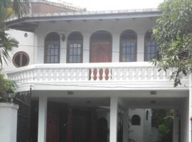 Ceylon Travel and Stay Lodge, gostišče v mestu Battaramulla