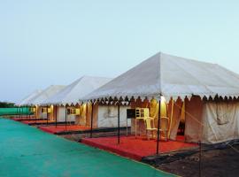 White Desert Camp, luxury tent in Jhura