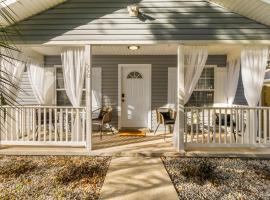 Boho Bungalow - Chic Pet Friendly Mins to Town، فندق في سانت أوغيستين