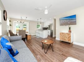 Modern Vacation Home 3BR 1BTH Close to Gulf Beach, hotel v destinaci Largo