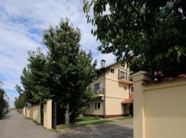 AVIATOR APARTMENTS NIKOLA TESLA Belgrade, hôtel à Surčin