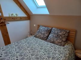 Séjour à la campagne - Logement cosy et chaleureux, spahotel in Courgains