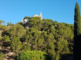 gite sous l'olivier, hotell i nærheten av Calanque de Sugiton i Marseille