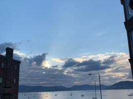 Lovely flat overlooking the Clyde, hotel in Gourock