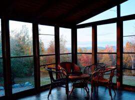 Beautiful White Mountain Cottage with Hot Tub