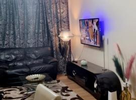 2 Bedroom Apartment - Greater London โรงแรมในดาเกนแนม