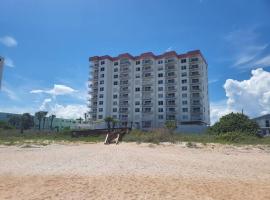 Updated Oceanfront Condo! Come Relax by the Sea!, hótel í Ormond Beach