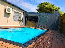 Cozy Corner Guesthouse, hotel met jacuzzi's in Richardsbaai