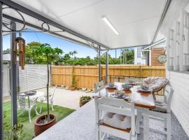 Inner City Serenity, vacation home in Cairns