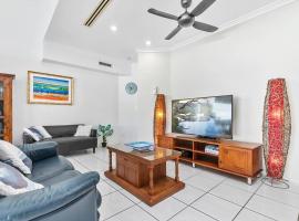 Smooth Sailing -Modern 2 bedroom apartment!, cheap hotel in Bellara