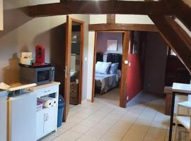 La Mansarde: appartement tout confort à Vatan, location de vacances à Vatan