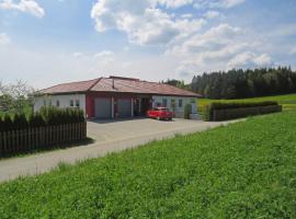 Traumferienhaus XXL Ortner, hotel with parking in Wetzendorf