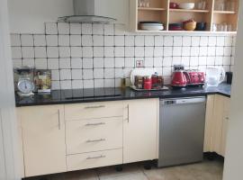 Fully Equipped Modern 3 bedroom House, hotel a Bishops Stortford