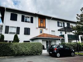 Appartement Cambo-les-Bains, 2 pièces, 2 personnes - FR-1-495-87, hotel with parking in Cambo-les-Bains