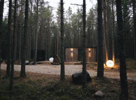 ÖÖD Hötels Rooslepa - FIKA, MYSA , SKÖNT-with sauna, hotel v destinaci Rooslepa