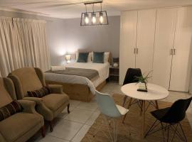 Modern 1 bedroom flat with uninterrupted wifi, hotel con parcheggio a Johannesburg