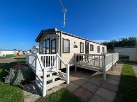 Lapwing 60, Scratby - California Cliffs, Parkdean, sleeps 6, bed linen and towels included, no pets, hotel in Great Yarmouth