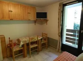 Location 7 Laux - 5 pers, 24m², 400m pistes, balcon, ski aux pieds, parking gratuit - FR-1-557A-45