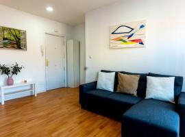 Homely 2 Bedroom Apartment in Barajas, holiday rental in Madrid