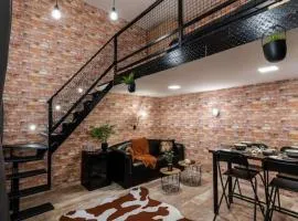 Very stylish and central AC apartment