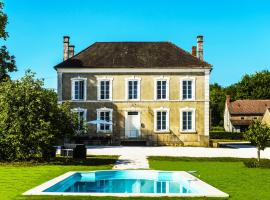 LA MARSEILLAISE 15 PERS PISCINE, hôtel à Étais-la-Sauvin