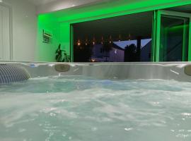 Earlston House, hotel with jacuzzis in Paignton