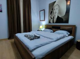 Guesthouse different, hotel di Tbilisi City
