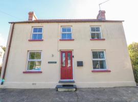 Min Y Ffordd, cottage in Goodwick