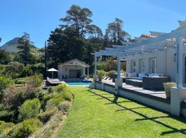 Luxe Family Home with Solar Power in Secure Hout Bay Estate, puhkemaja Kaplinnas