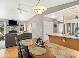 Walk to Downtown Festivities 2Bd2Ba Condo, hotell sihtkohas Leavenworth