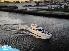 Barco no Coração da Cidade - Iate de 5 estrelas, båt i Viana do Castelo