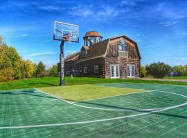 Hillside Estate - 14 Acre Waterfront Log home on Lake Champlain, hotel di Grand Isle