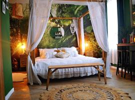 L'évasion romantique au coeur de la jungle, hotel in Évreux