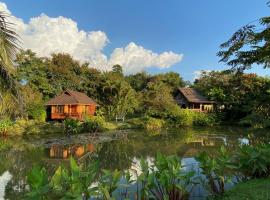 Pura Vida Pai Resort: Pai şehrinde bir tatil köyü