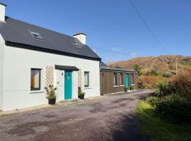 Wild Wild West Holiday Cottages, hotel near Dursey Cable Car, Castletownbere