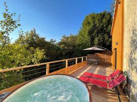 Maisonnette en pleine nature, spa, village à pieds, hotel di Dieulefit
