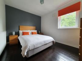 2 Bedroom, free parking & Netflix near hospitals, apartment in Aberdeen