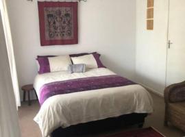 Welcoming One Bedroom Flatlet with Pool, Ferienunterkunft in Pietermaritzburg