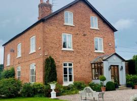 Golborne Manor Bed and Breakfast, hotel malapit sa Aldersey Green Golf Club, Chester