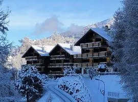 Les Mayens de l'Ours - At the foot of Piste de l'Ours' slope!