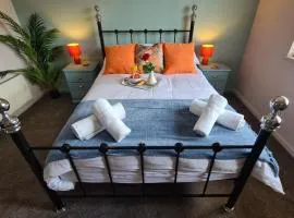 The Kingfisher, by Spires Accommodation a great location for visiting the NEC and Drayton Manor